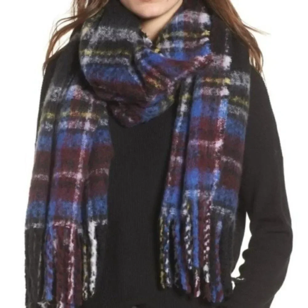 BP. Multicolor Boucle Tassel Scarf